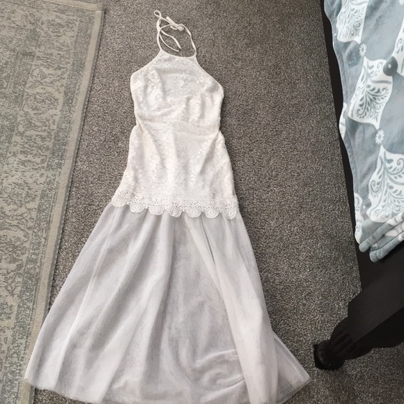 💃🏼EUC White lace halter dress size s(tag gone) - Picture 2 of 9